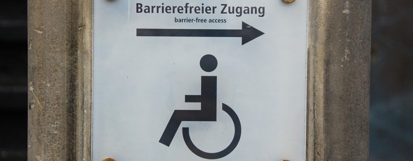 Teilhabe oder Barriere - Schild Barrierefreier Zugang