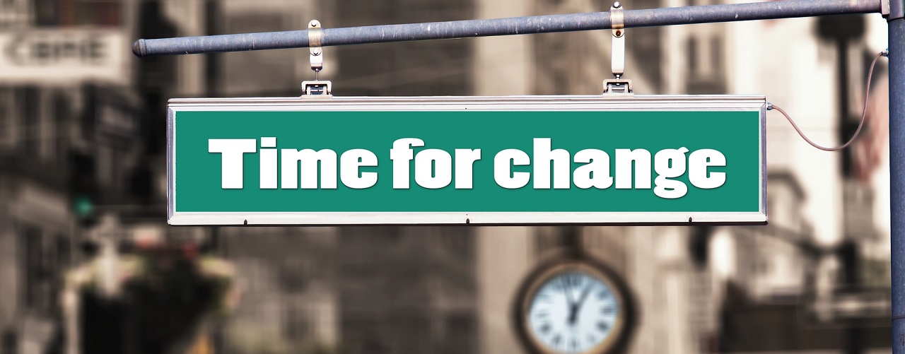Schild mit der Inschrift "Time for change"